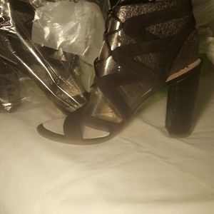 Beautiful high heel dress shoes\ black